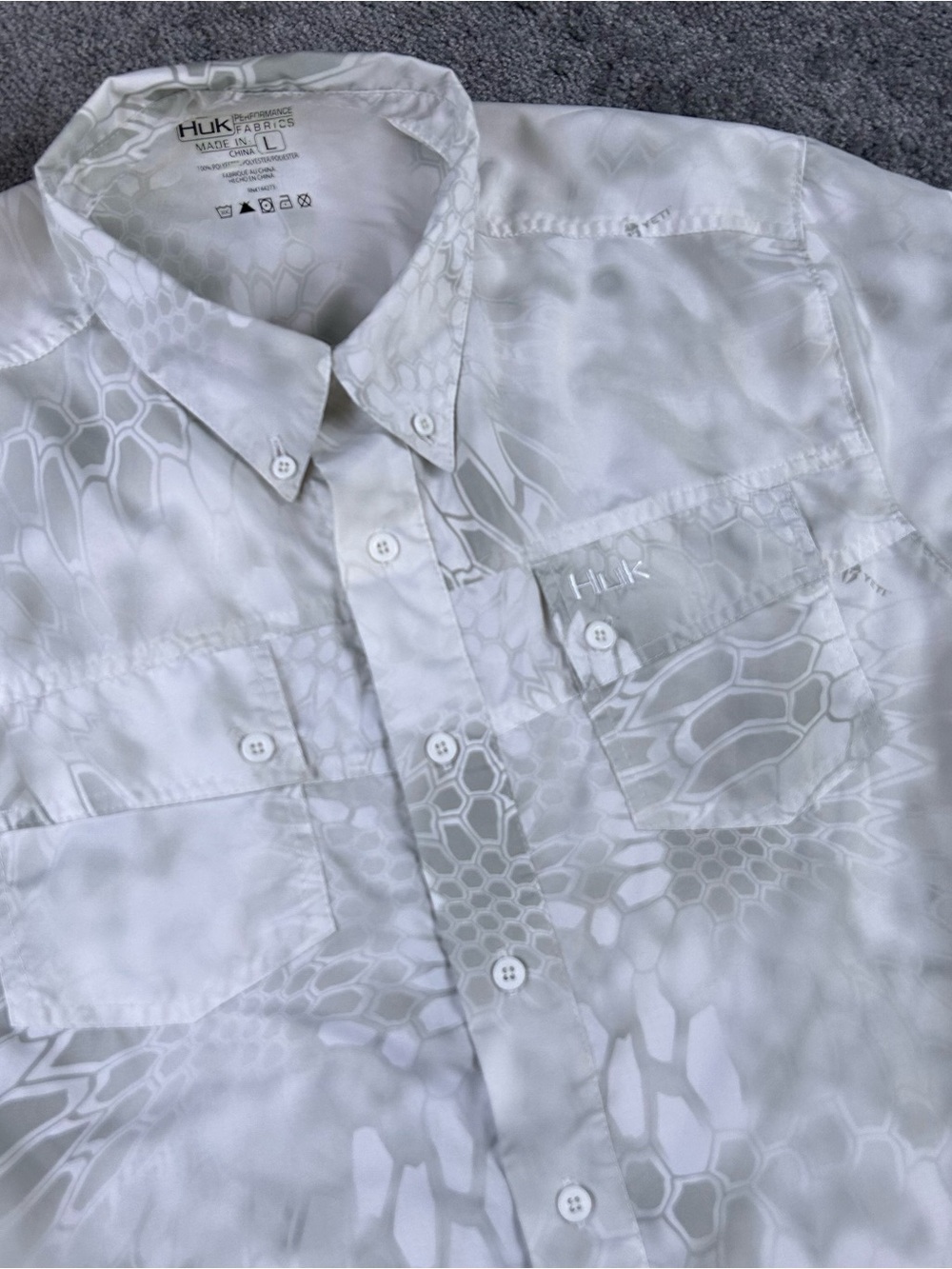 Huk Kryptek Camo Yeti Fishing Shirt Mens L Vented Performance Button Up